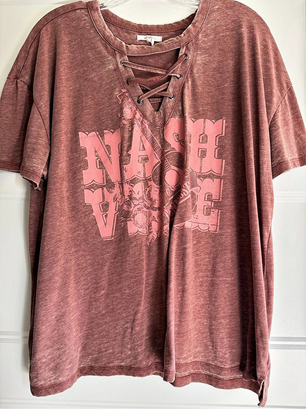 Lace-Up Graphic Nashville Tee Size XL